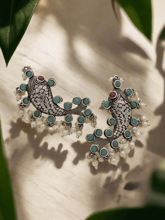 Oxidized Fish studs - Mirae