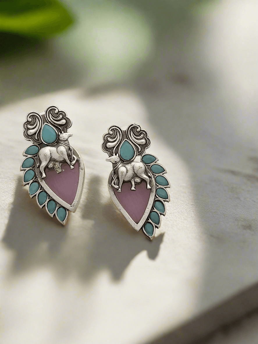 Oxidized cow motif earrings - Mirae