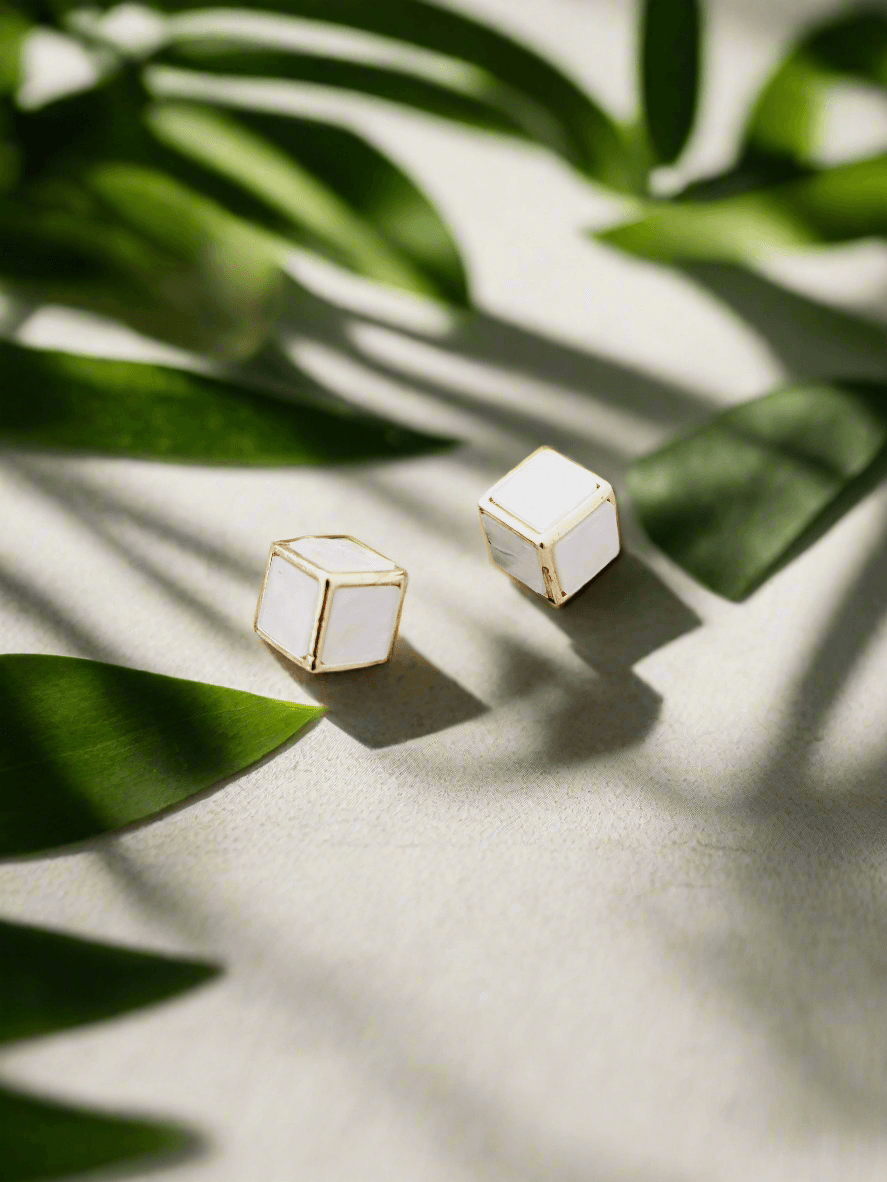 Onyx edge cube studs - Mirae