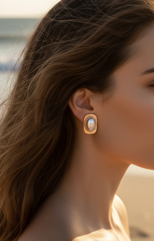 Textured edge pearl stud earrings