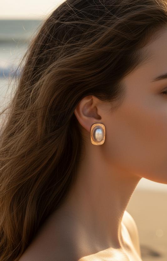 Textured edge pearl stud earrings