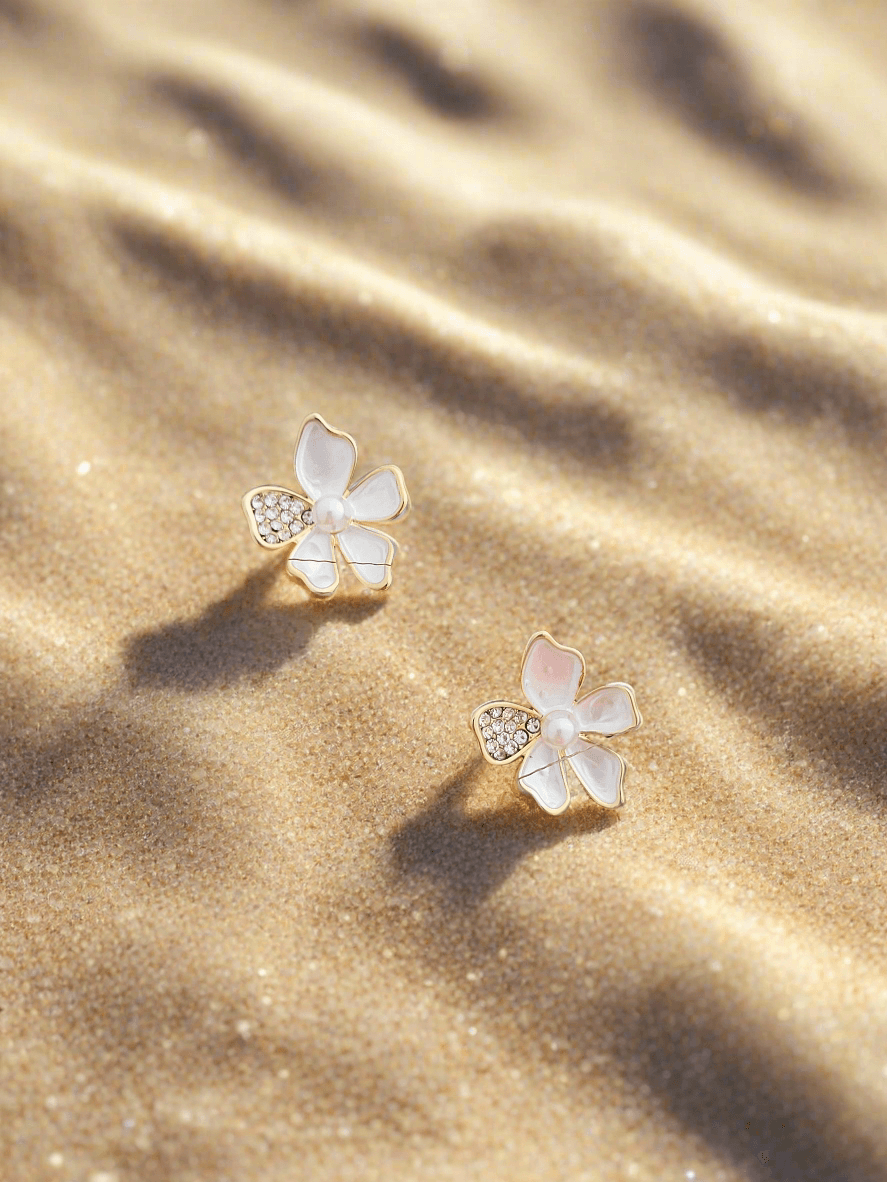 Enamelled floral studs with diamonds - Mirae