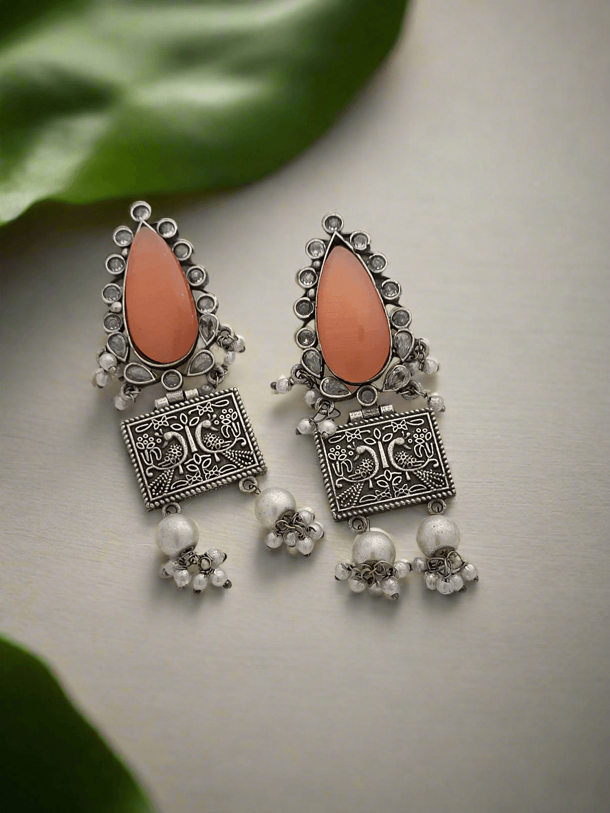 Traditional oxidized earring embellished with stones and pearls - Mirae 