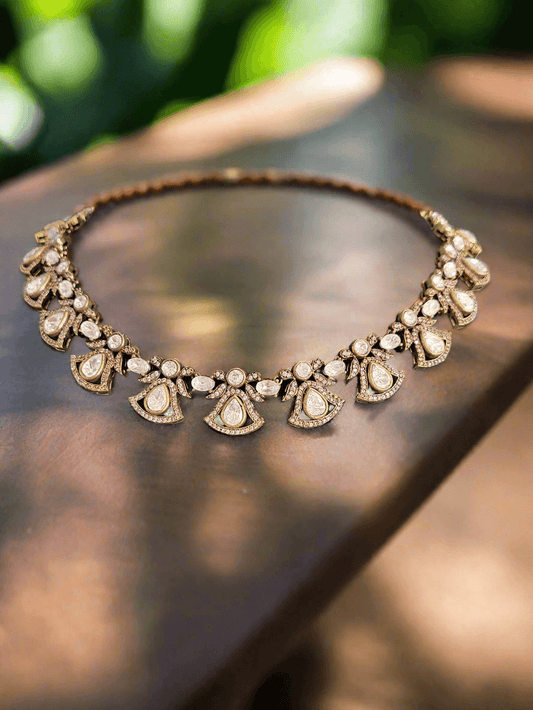 MODERN & DELICATE NECKLACE SET FOR SUBTLE OPULANCE - Mirae 