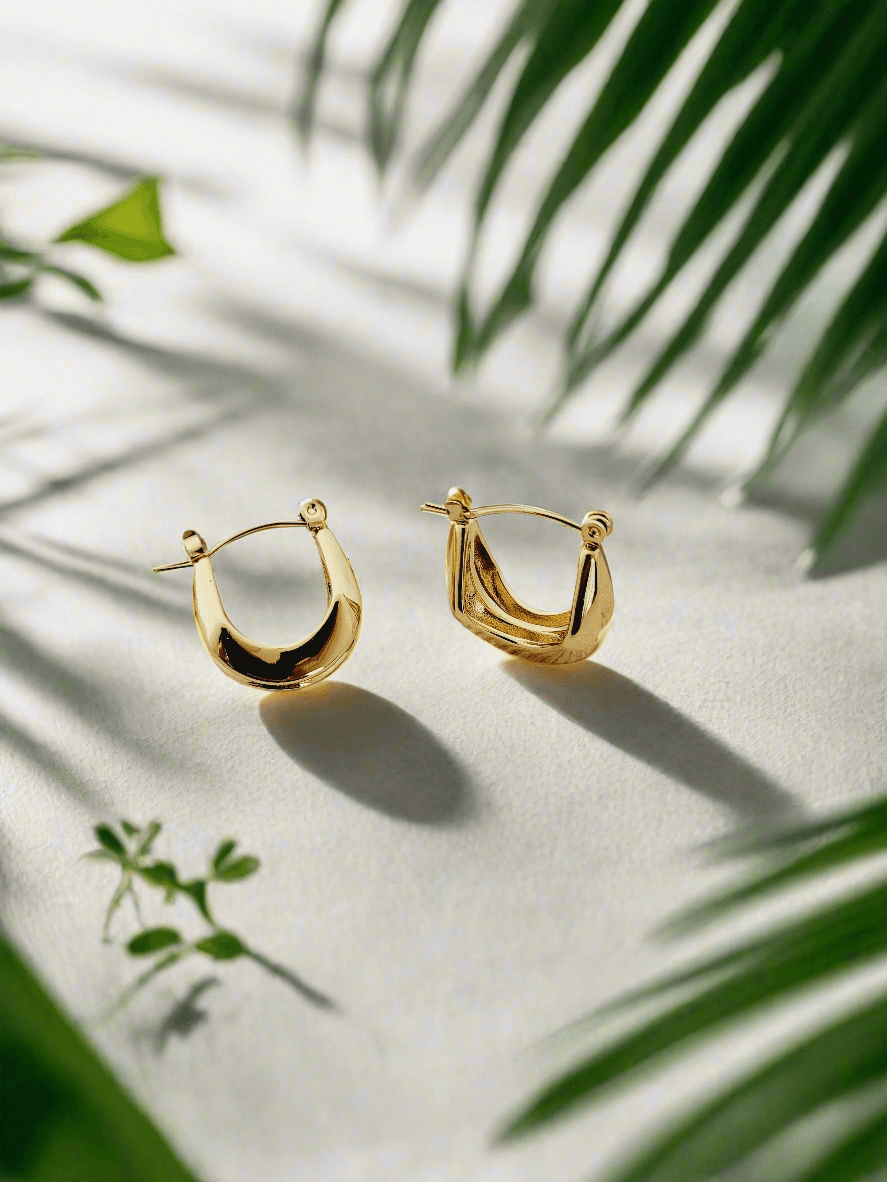 Modern & Bold chunky gold hoop earrings - Mirae 