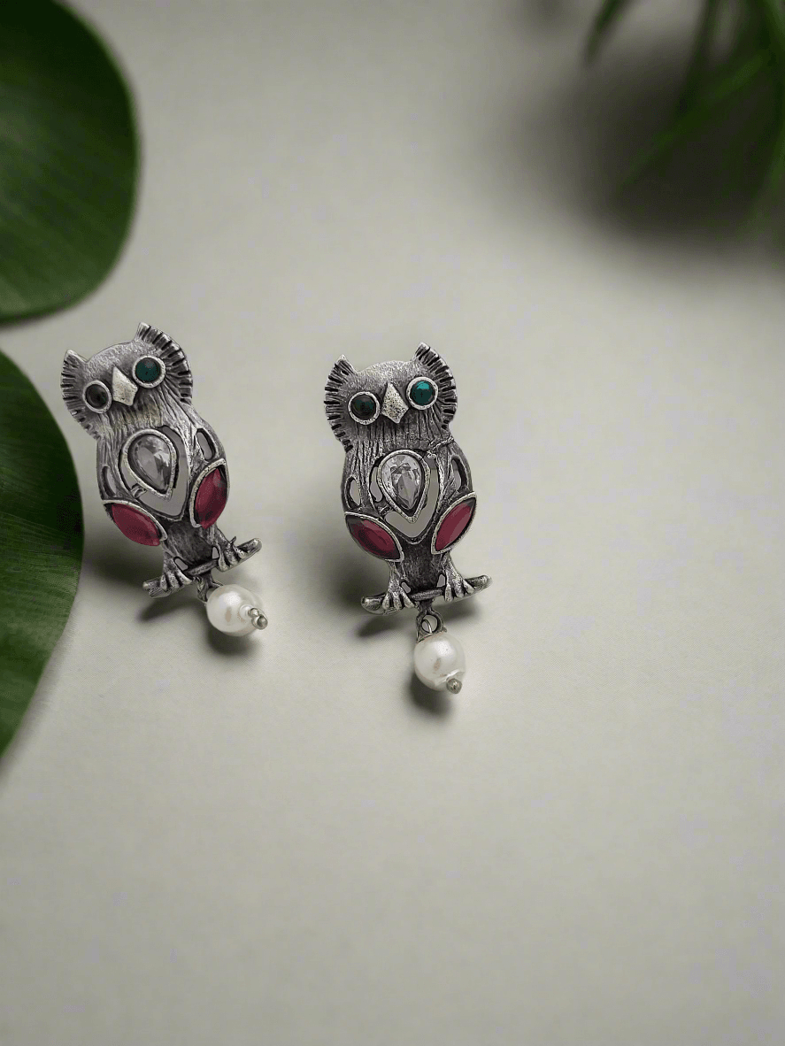 Oxidized Owl motif earrings - Mirae 