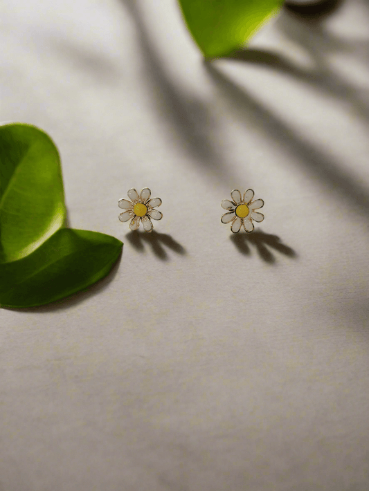 Mini Daisy Stud Earrings - Mirae 
