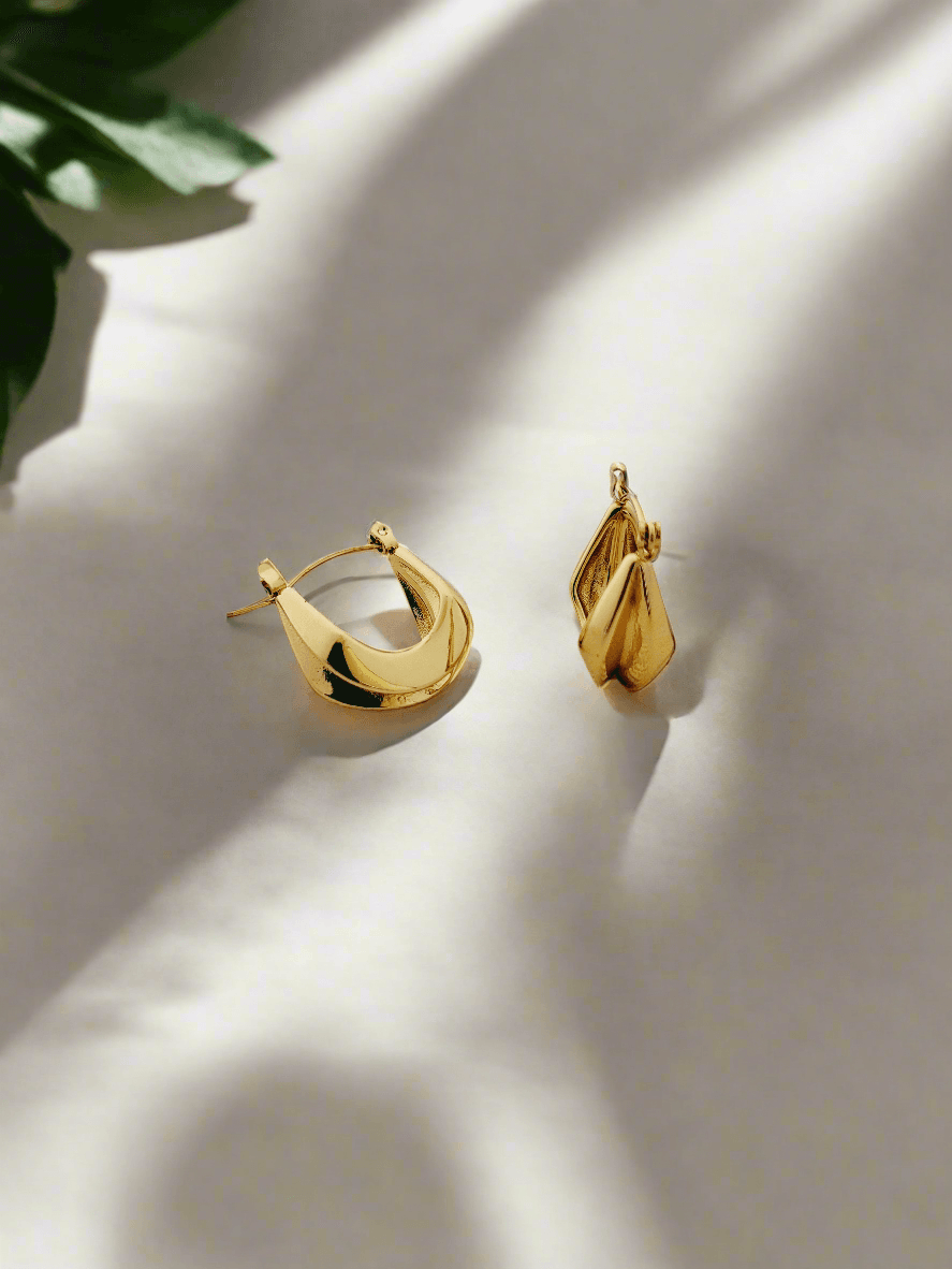 Modern & Bold chunky gold hoop earrings - Mirae 