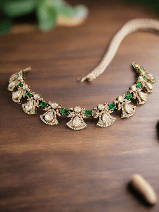 MODERN & DELICATE NECKLACE SET FOR SUBTLE OPULANCE - Mirae 