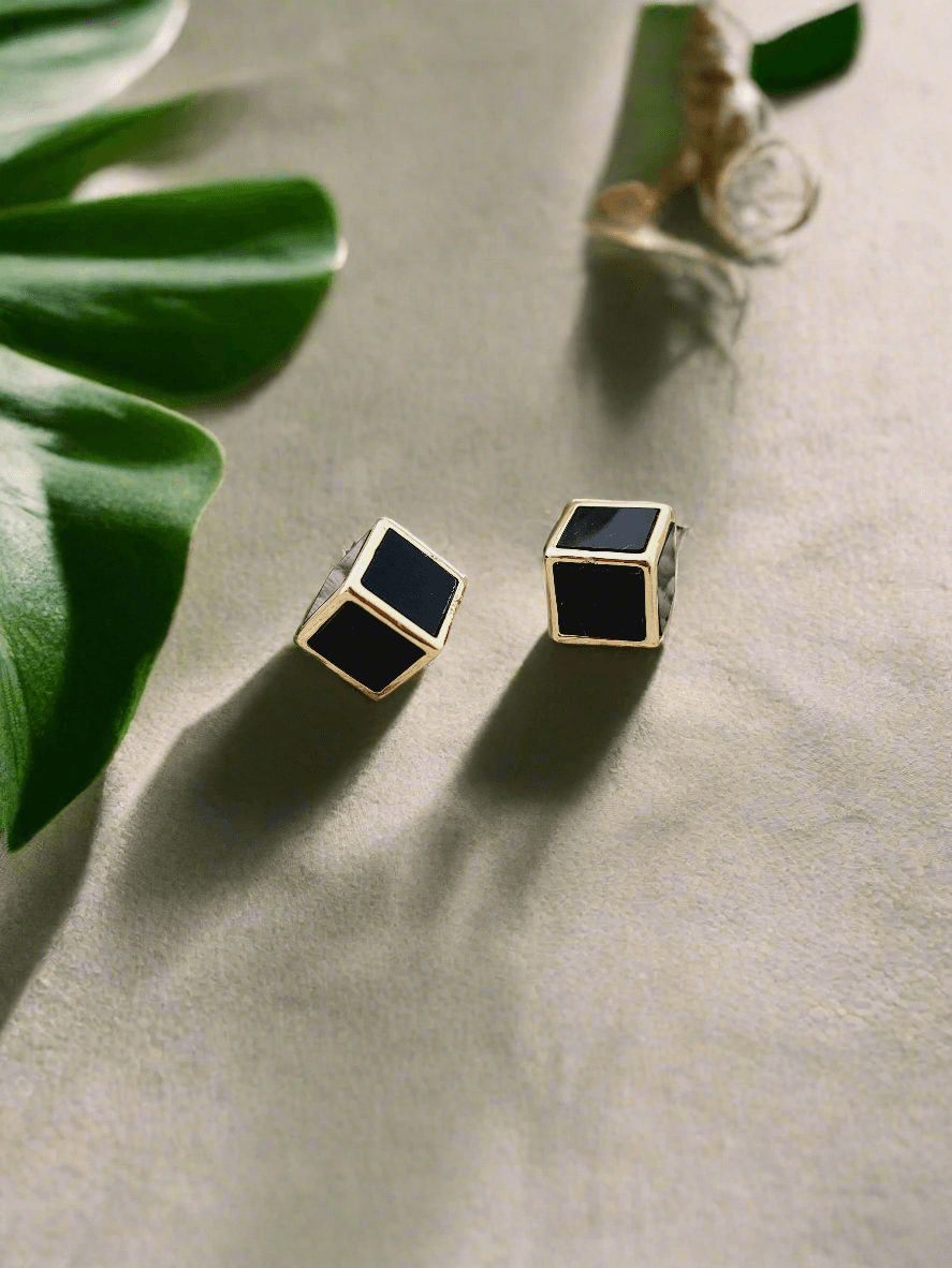 Onyx edge cube studs - Mirae 