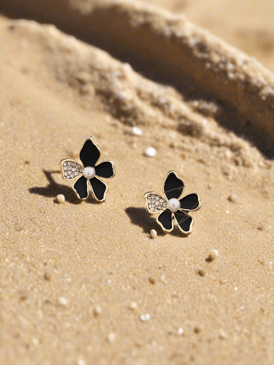 Enamelled floral studs with diamonds - Mirae 
