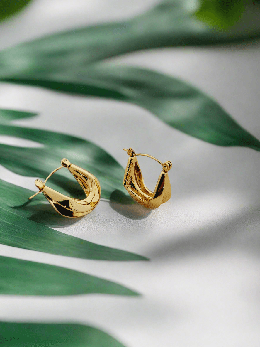 Modern & Bold chunky gold hoop earrings - Mirae 
