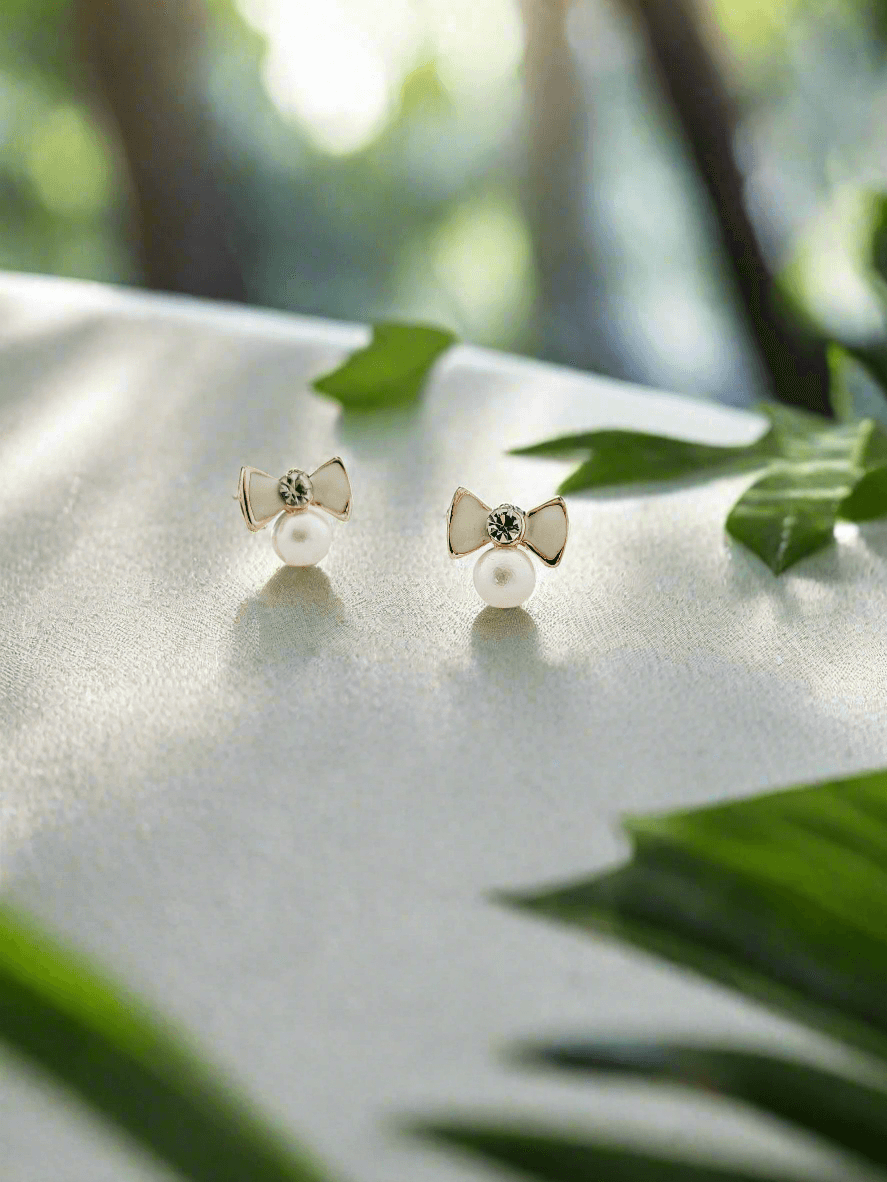 Enamelled Bow with a diamond & pearl mini studs - Mirae 