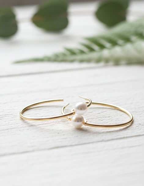 Minimalist Pearl Floating Hoop